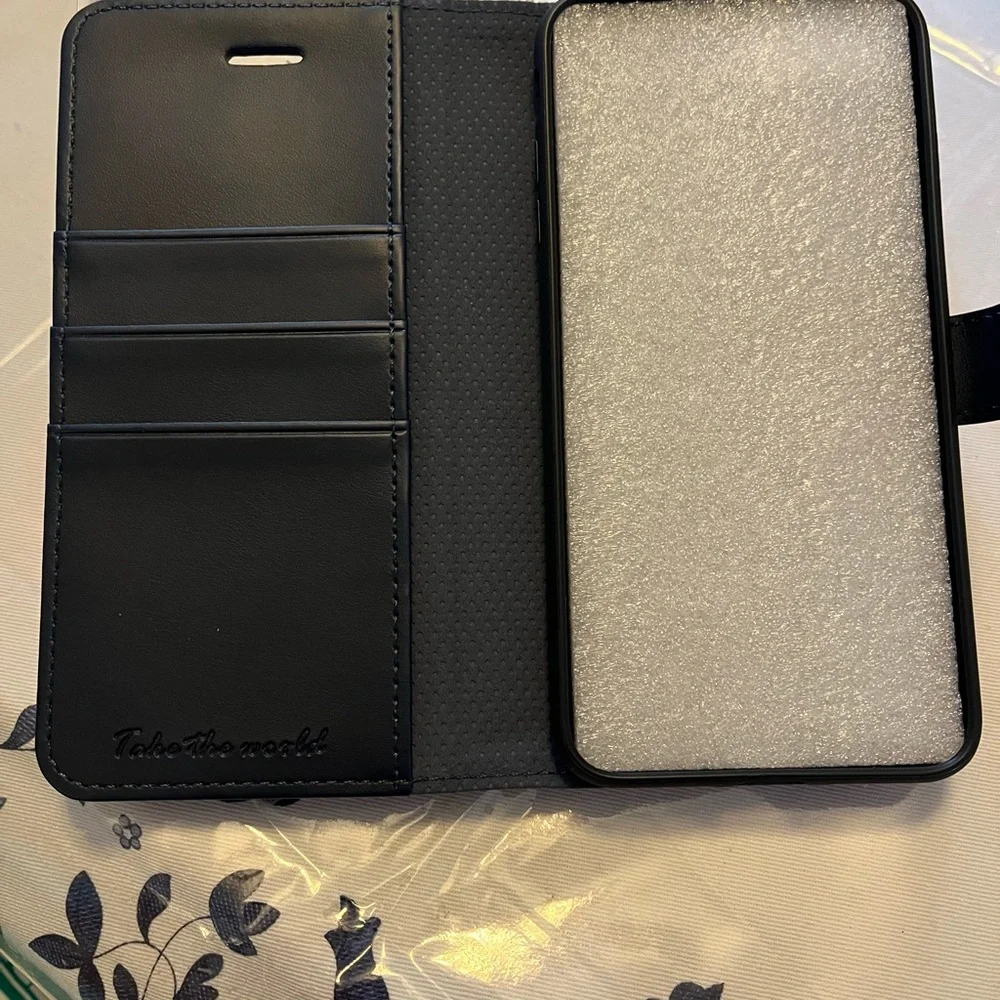 New in the box Tucch Ipone wallet New in a gift box